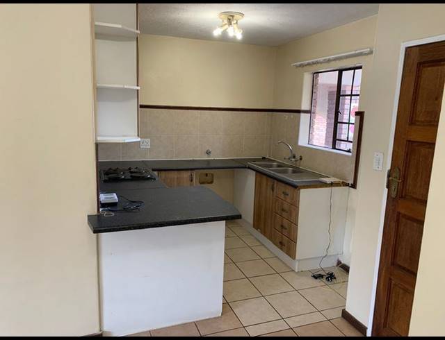 2 BEDROOM APARTMENT FOR SALE IN MOOIKLOOF RIDGE ESTATE